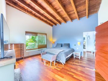 Casa con Piscina, Jardín y Chimenea en La Encantada de Villa - 973 m² de Terreno