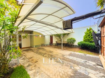 Casa con Piscina, Jardín y Chimenea en La Encantada de Villa - 973 m² de Terreno