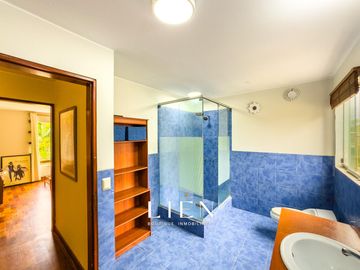 Casa con Piscina, Jardín y Chimenea en La Encantada de Villa - 973 m² de Terreno