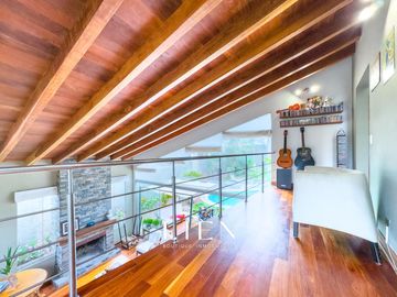 Casa con Piscina, Jardín y Chimenea en La Encantada de Villa - 973 m² de Terreno