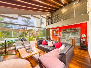 Casa con Piscina, Jardín y Chimenea en La Encantada de Villa - 973 m² de Terreno