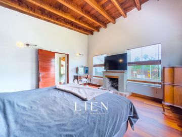 Casa con Piscina, Jardín y Chimenea en La Encantada de Villa - 973 m² de Terreno