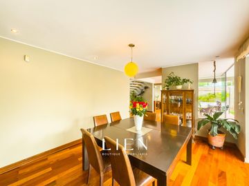 Casa con Piscina, Jardín y Chimenea en La Encantada de Villa - 973 m² de Terreno