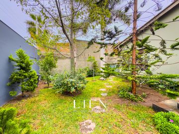 Casa con Piscina, Jardín y Chimenea en La Encantada de Villa - 973 m² de Terreno