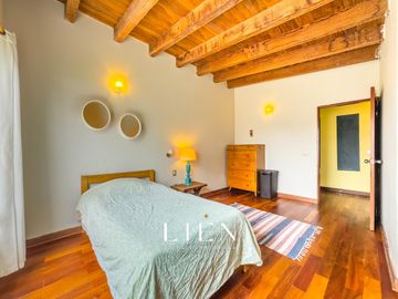 Casa con Piscina, Jardín y Chimenea en La Encantada de Villa - 973 m² de Terreno