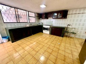 CASA EN VENTA, COCHAPAMBA