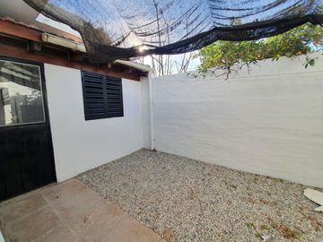 Cómodo PH de 2 dormitorios con patio APTO CRÉDITO - Barrio Jardín