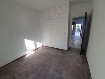Cómodo PH de 2 dormitorios con patio APTO CRÉDITO - Barrio Jardín