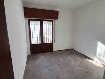 Cómodo PH de 2 dormitorios con patio APTO CRÉDITO - Barrio Jardín