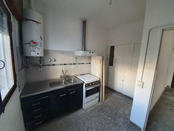 Cómodo PH de 2 dormitorios con patio APTO CRÉDITO - Barrio Jardín