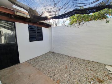 Cómodo PH de 2 dormitorios con patio APTO CRÉDITO - Barrio Jardín