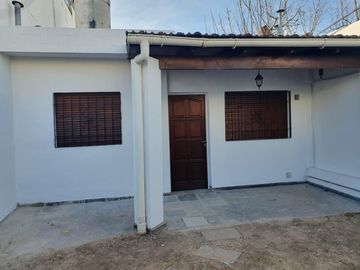 Cómodo PH de 2 dormitorios con patio APTO CRÉDITO - Barrio Jardín