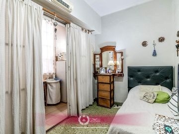 Venta departamento tipo PH piso 3 ambientes 94M² a reciclar en Balvanera balcón frente apto crédito