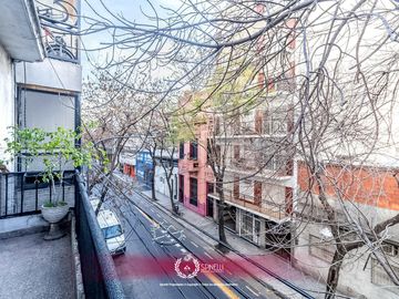 Venta departamento tipo PH piso 3 ambientes 94M² a reciclar en Balvanera balcón frente apto crédito