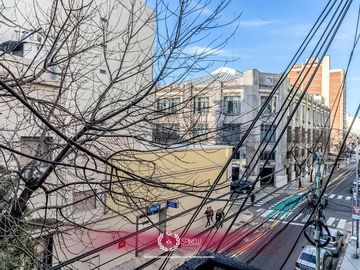 Venta departamento tipo PH piso 3 ambientes 94M² a reciclar en Balvanera balcón frente apto crédito