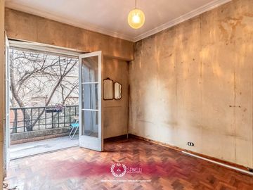Venta departamento tipo PH piso 3 ambientes 94M² a reciclar en Balvanera balcón frente apto crédito