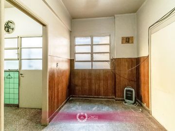 Venta departamento tipo PH piso 3 ambientes 94M² a reciclar en Balvanera balcón frente apto crédito