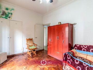 Venta departamento tipo PH piso 3 ambientes 94M² a reciclar en Balvanera balcón frente apto crédito