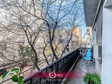 Venta departamento tipo PH piso 3 ambientes 94M² a reciclar en Balvanera balcón frente apto crédito
