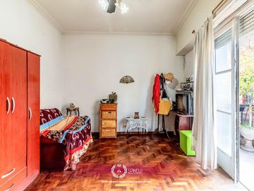 Venta departamento tipo PH piso 3 ambientes 94M² a reciclar en Balvanera balcón frente apto crédito