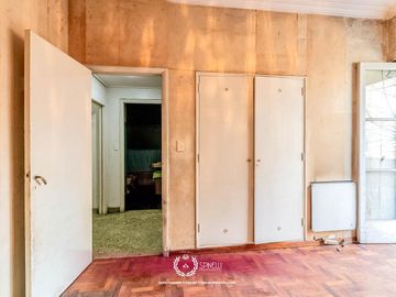 Venta departamento tipo PH piso 3 ambientes 94M² a reciclar en Balvanera balcón frente apto crédito
