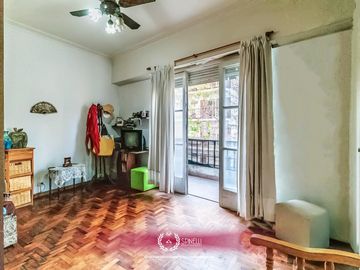 Venta departamento tipo PH piso 3 ambientes 94M² a reciclar en Balvanera balcón frente apto crédito