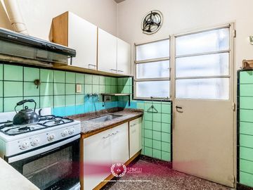 Venta departamento tipo PH piso 3 ambientes 94M² a reciclar en Balvanera balcón frente apto crédito