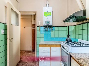 Venta departamento tipo PH piso 3 ambientes 94M² a reciclar en Balvanera balcón frente apto crédito