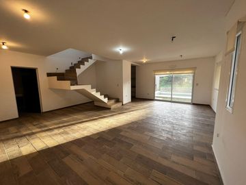 VENTA - APTA CRÉDITO.  Casa Moderna 3 dorm, piscina - Los Troncos, Funes
