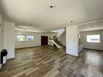 VENTA - APTA CRÉDITO.  Casa Moderna 3 dorm, piscina - Los Troncos, Funes
