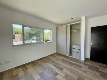VENTA - APTA CRÉDITO.  Casa Moderna 3 dorm, piscina - Los Troncos, Funes