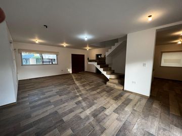 VENTA - APTA CRÉDITO.  Casa Moderna 3 dorm, piscina - Los Troncos, Funes