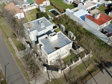VENTA - APTA CRÉDITO.  Casa Moderna 3 dorm, piscina - Los Troncos, Funes