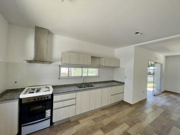 VENTA - APTA CRÉDITO.  Casa Moderna 3 dorm, piscina - Los Troncos, Funes