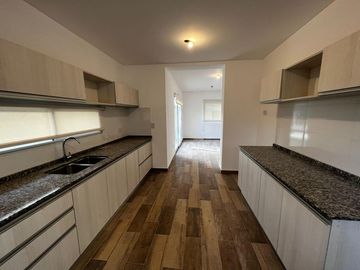 VENTA - APTA CRÉDITO.  Casa Moderna 3 dorm, piscina - Los Troncos, Funes