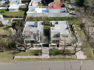 VENTA - APTA CRÉDITO.  Casa Moderna 3 dorm, piscina - Los Troncos, Funes