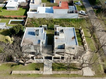 VENTA - APTA CRÉDITO.  Casa Moderna 3 dorm, piscina - Los Troncos, Funes