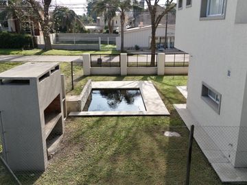 VENTA - APTA CRÉDITO.  Casa Moderna 3 dorm, piscina - Los Troncos, Funes