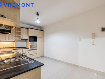 Guayaquil al 400 Departamento de 4 ambientes en venta en Caballito, con balcon, cochera y 2 baños