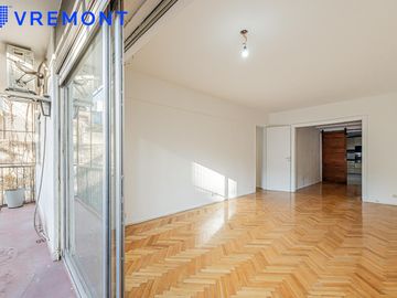 Guayaquil al 400 Departamento de 4 ambientes en venta en Caballito, con balcon, cochera y 2 baños