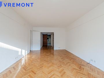 Guayaquil al 400 Departamento de 4 ambientes en venta en Caballito, con balcon, cochera y 2 baños