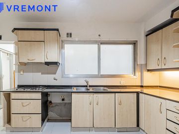 Guayaquil al 400 Departamento de 4 ambientes en venta en Caballito, con balcon, cochera y 2 baños