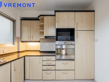 Guayaquil al 400 Departamento de 4 ambientes en venta en Caballito, con balcon, cochera y 2 baños