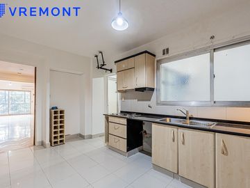 Guayaquil al 400 Departamento de 4 ambientes en venta en Caballito, con balcon, cochera y 2 baños