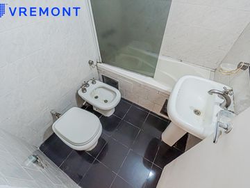 Guayaquil al 400 Departamento de 4 ambientes en venta en Caballito, con balcon, cochera y 2 baños