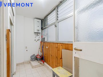 Guayaquil al 400 Departamento de 4 ambientes en venta en Caballito, con balcon, cochera y 2 baños