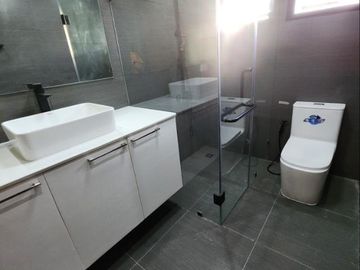 Three Storey Modern House and Lot for Sale in pasig Brandnew with pool-MD