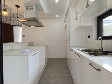 Three Storey Modern House and Lot for Sale in pasig Brandnew with pool-MD