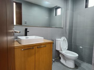 Three Storey Modern House and Lot for Sale in pasig Brandnew with pool-MD