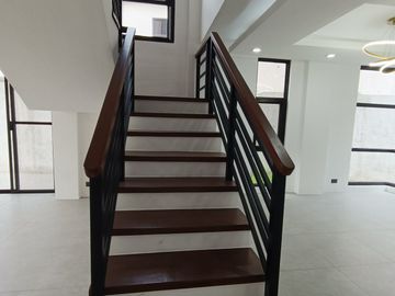 Three Storey Modern House and Lot for Sale in pasig Brandnew with pool-MD